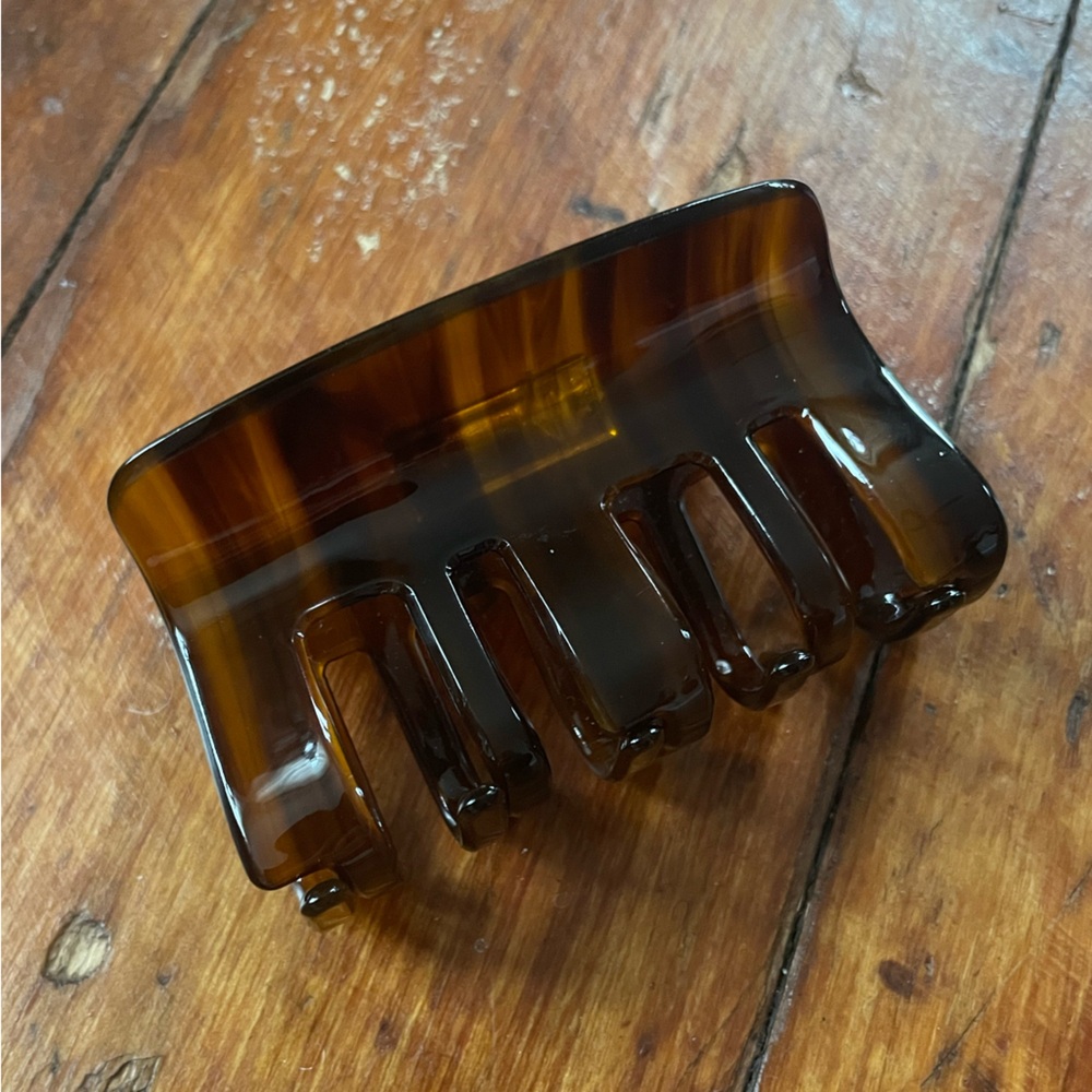 Classic Brown Hair Claw Clip
